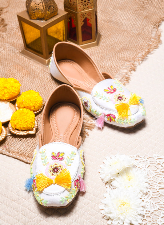 Floral Thread Embroidered Wedge Juttis