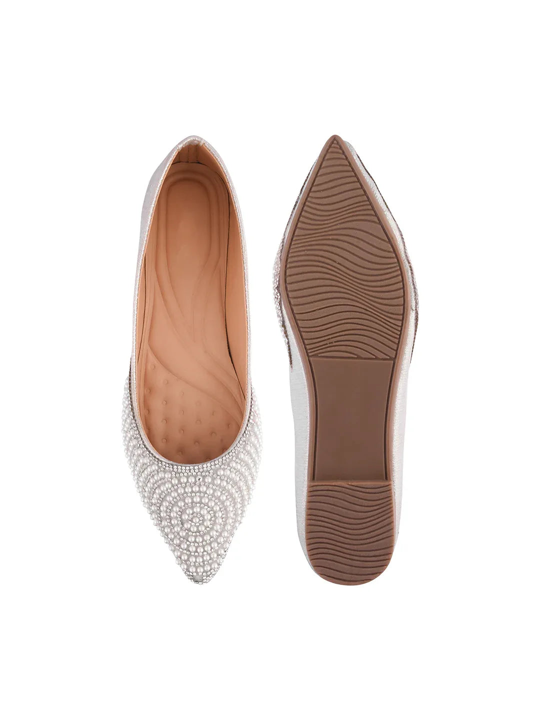 TRYME Round cut Pearl Stone Embellished Ethnic Juttis
