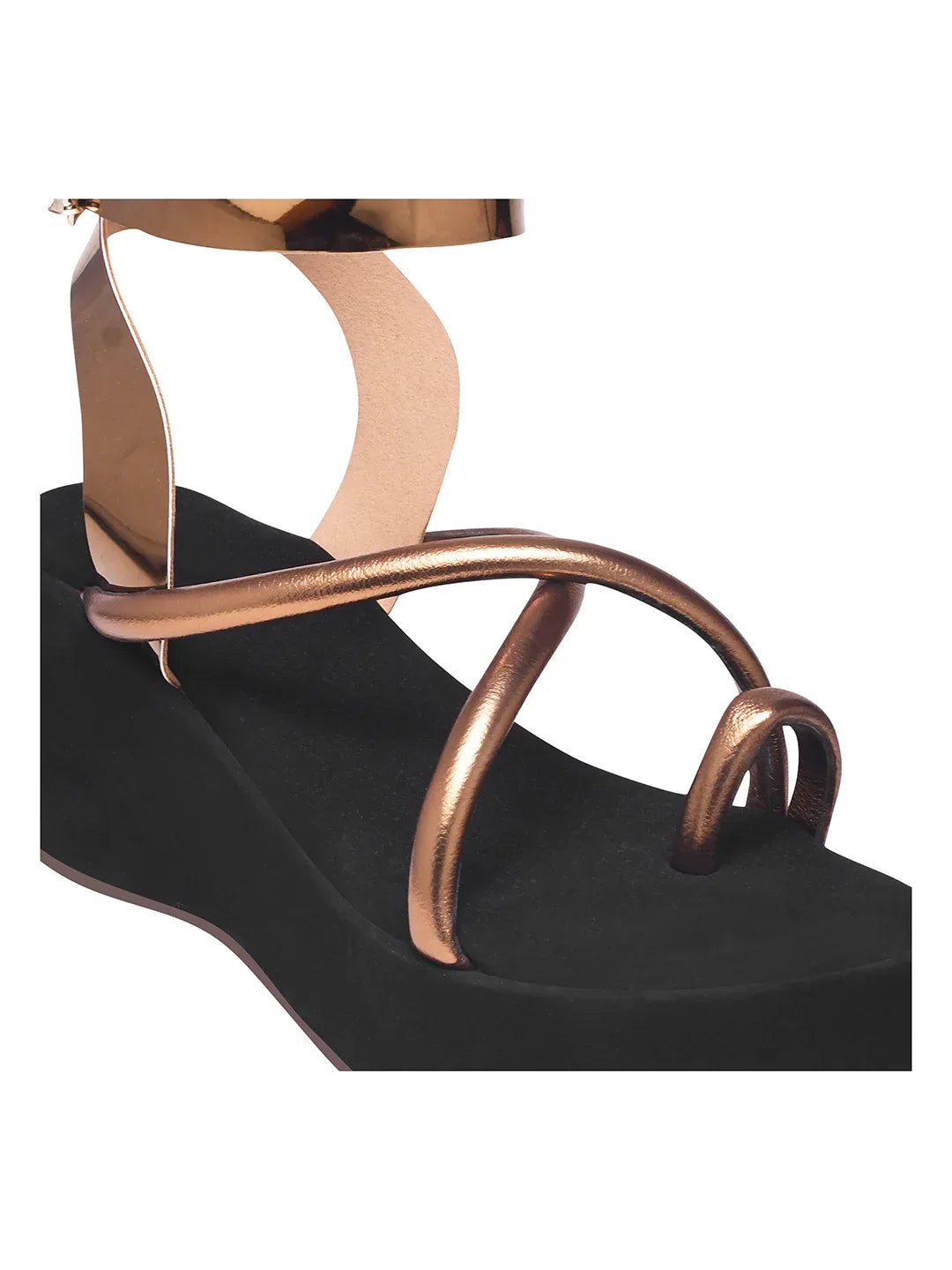 Metallic Toe-Loop Platform Sandals