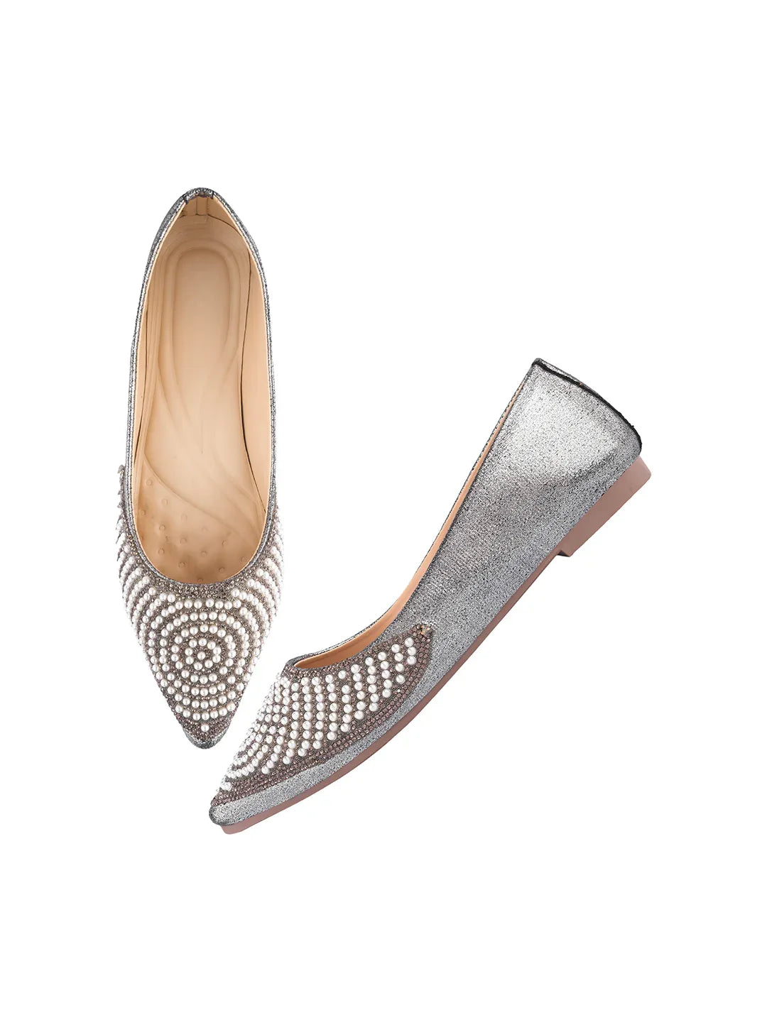 TRYME Round cut Pearl Stone Embellished Ethnic Juttis