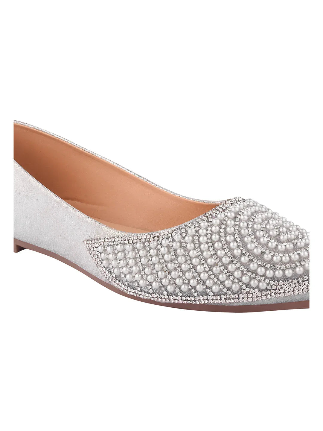 TRYME Round cut Pearl Stone Embellished Ethnic Juttis
