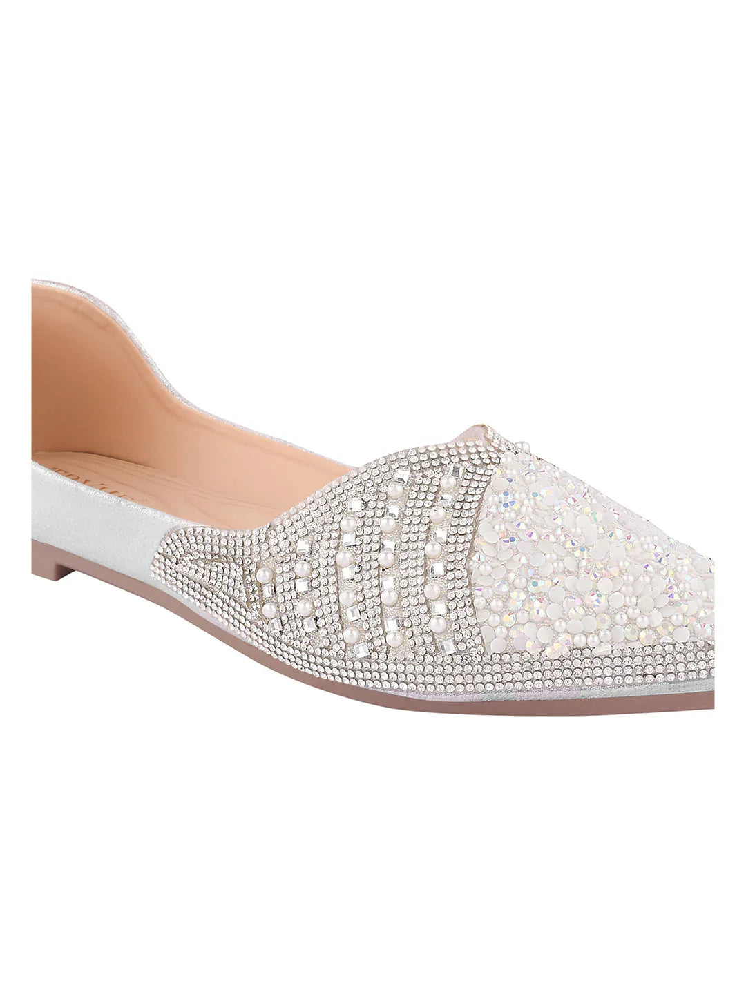 TRYME Floral Embellished Stone Beaded Women's Festive Juttis