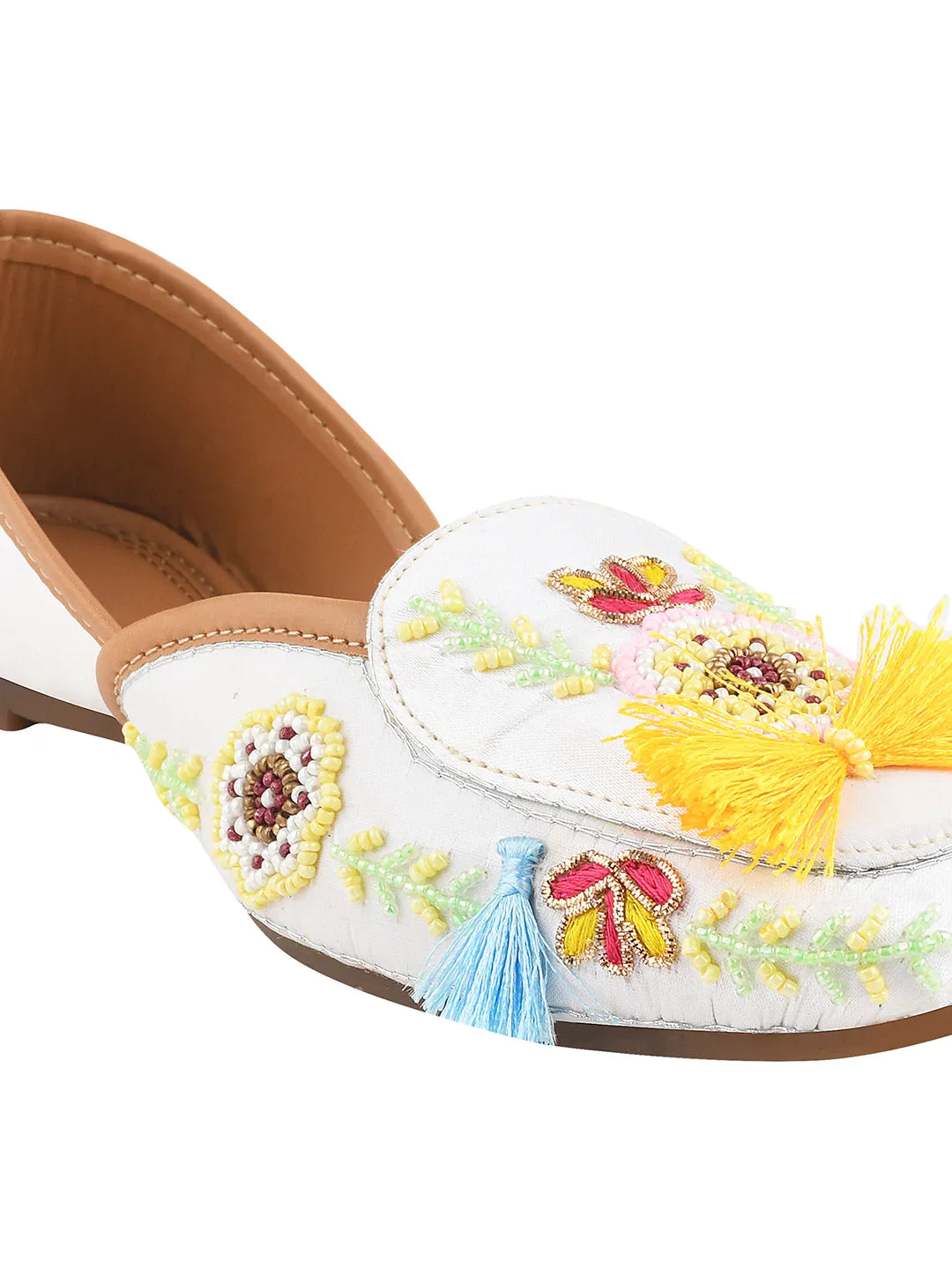 Floral Thread Embroidered Wedge Juttis