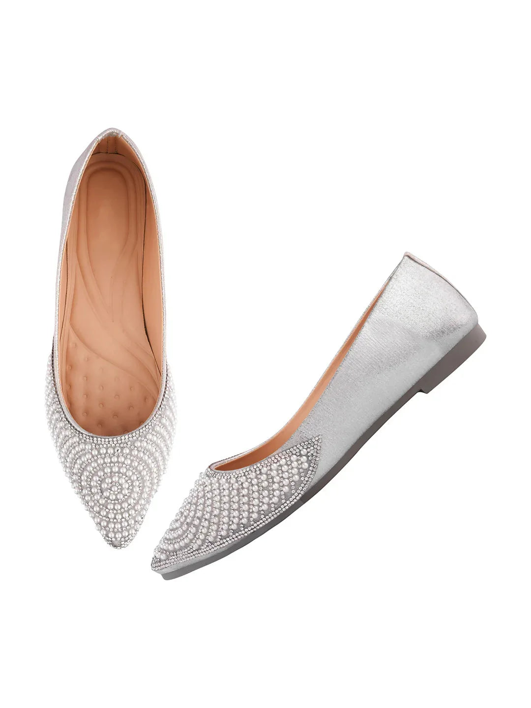 TRYME Round cut Pearl Stone Embellished Ethnic Juttis