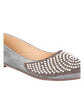 TRYME Round cut Pearl Stone Embellished Ethnic Juttis