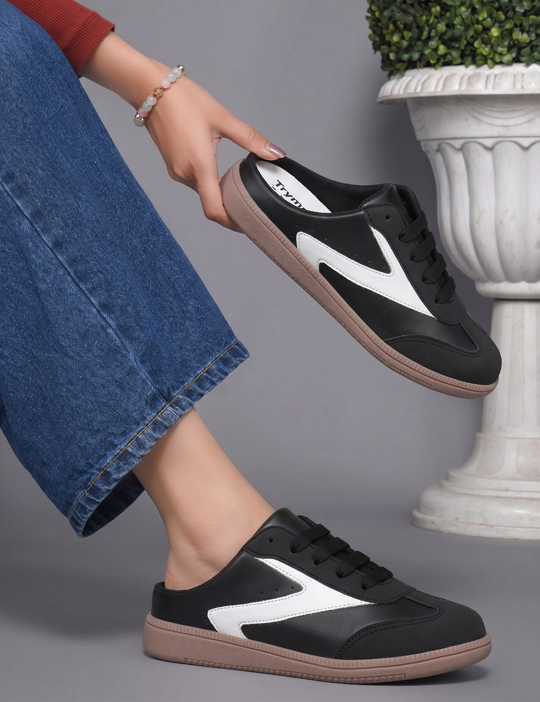 Classic Streetwear Mule Style Sneaker with Lace-up
