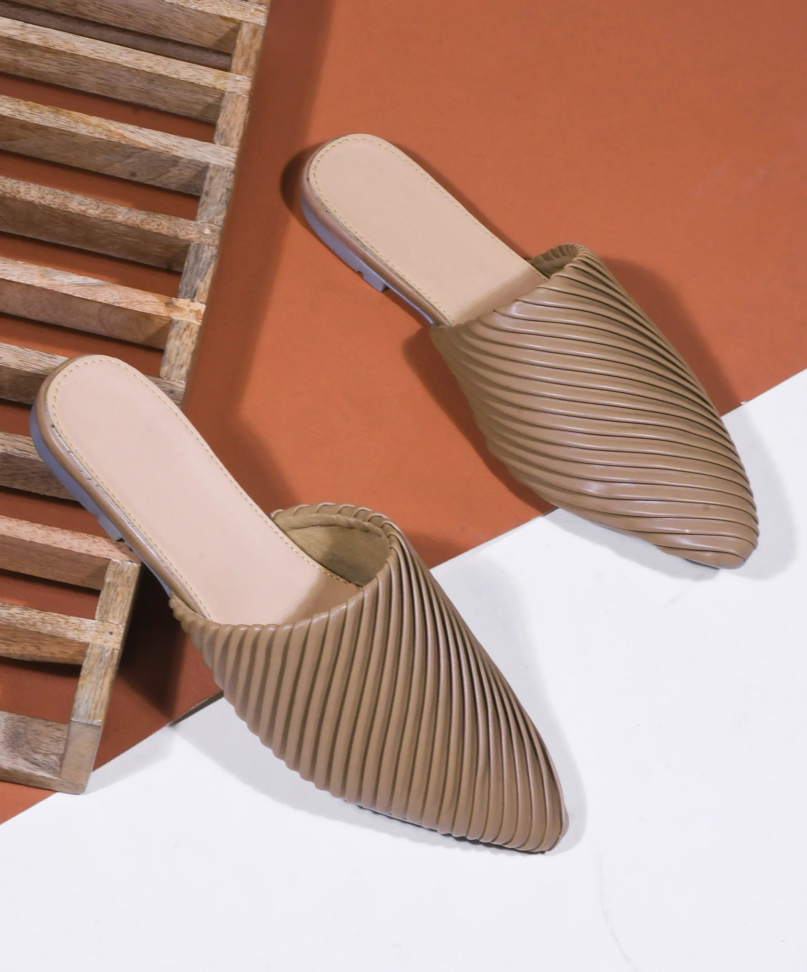 Modern Ribbed Finish Pointed Toe Mules