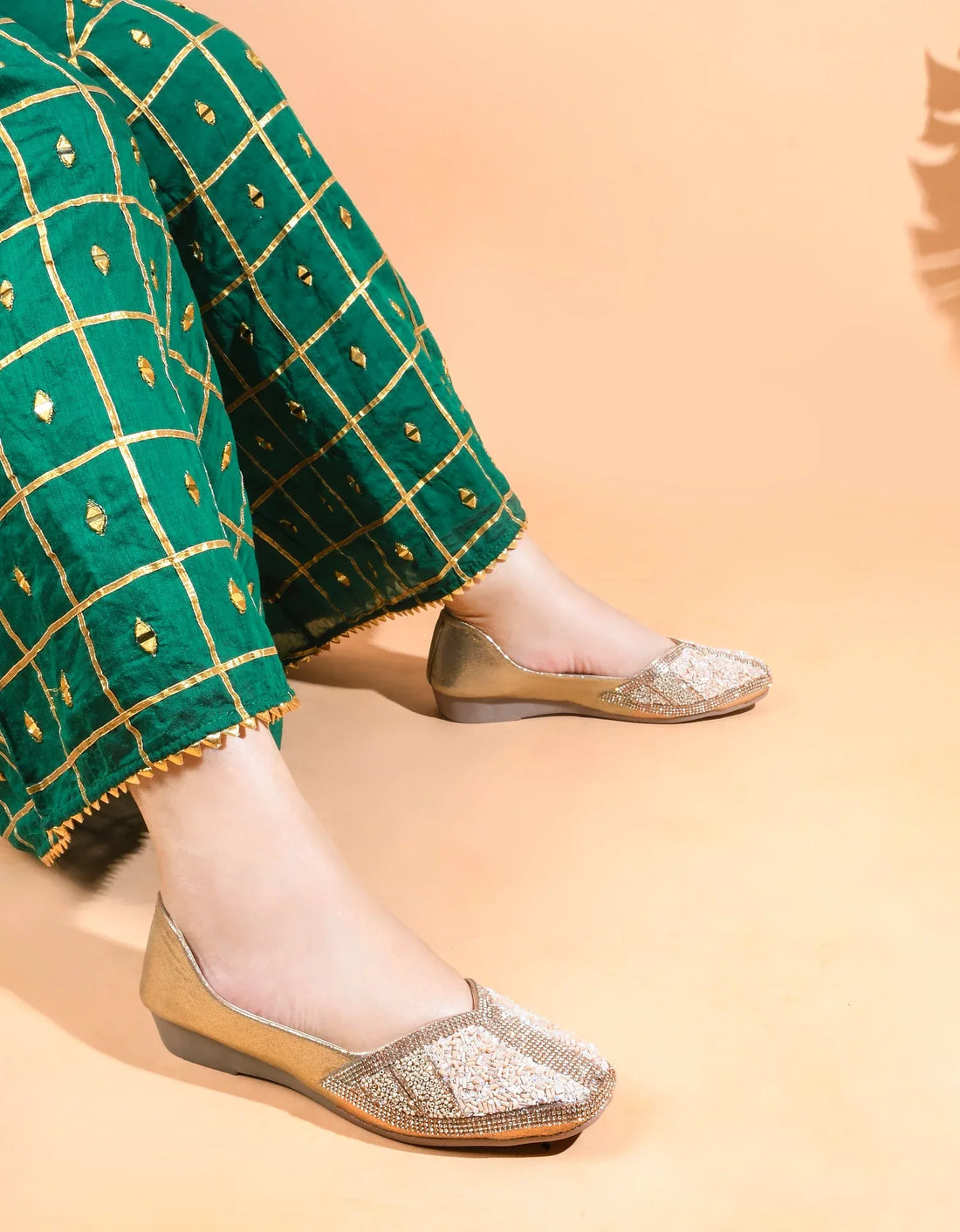 TRYME Festive Square Toe Embellished Stone Women's Juttis