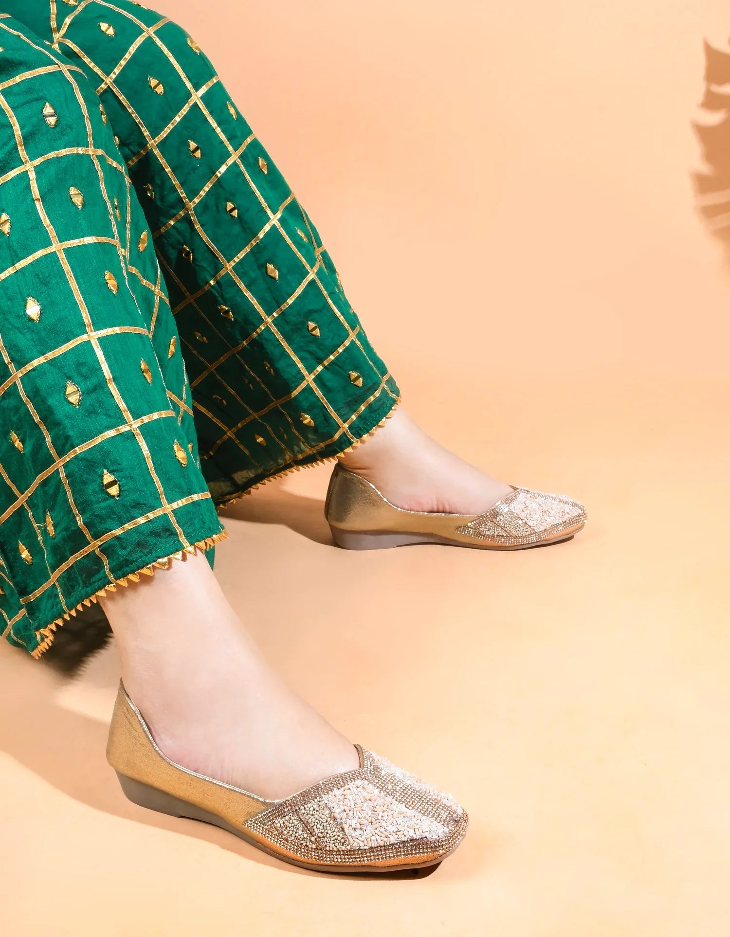 TRYME Festive Square Toe Embellished Stone Women's Juttis