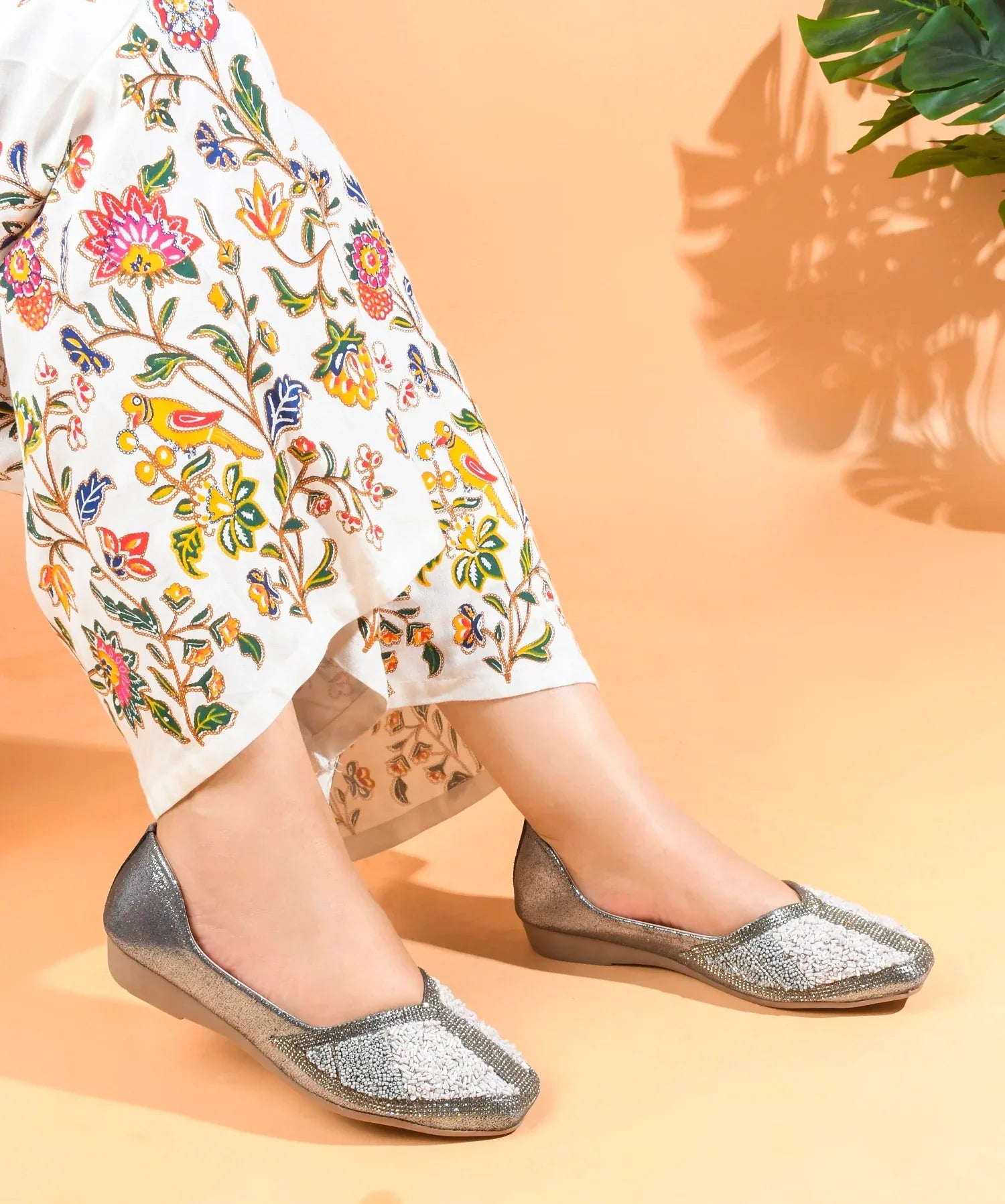 TRYME Festive Square Toe Embellished Stone Women's Juttis