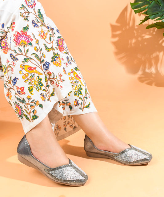 TRYME Festive Square Toe Embellished Stone Women's Juttis