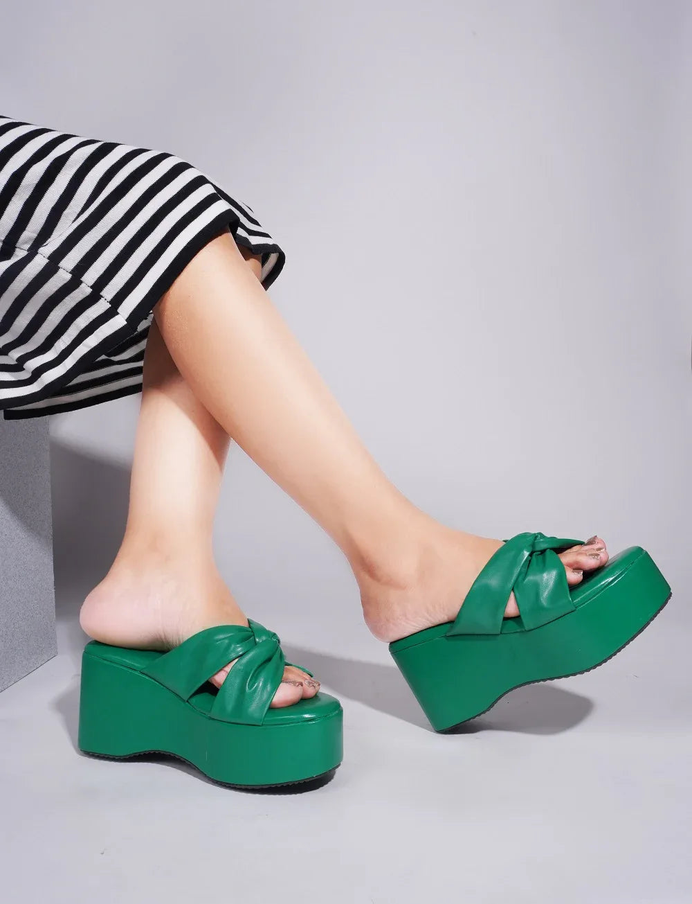 Urban Knot Wedge Sliders