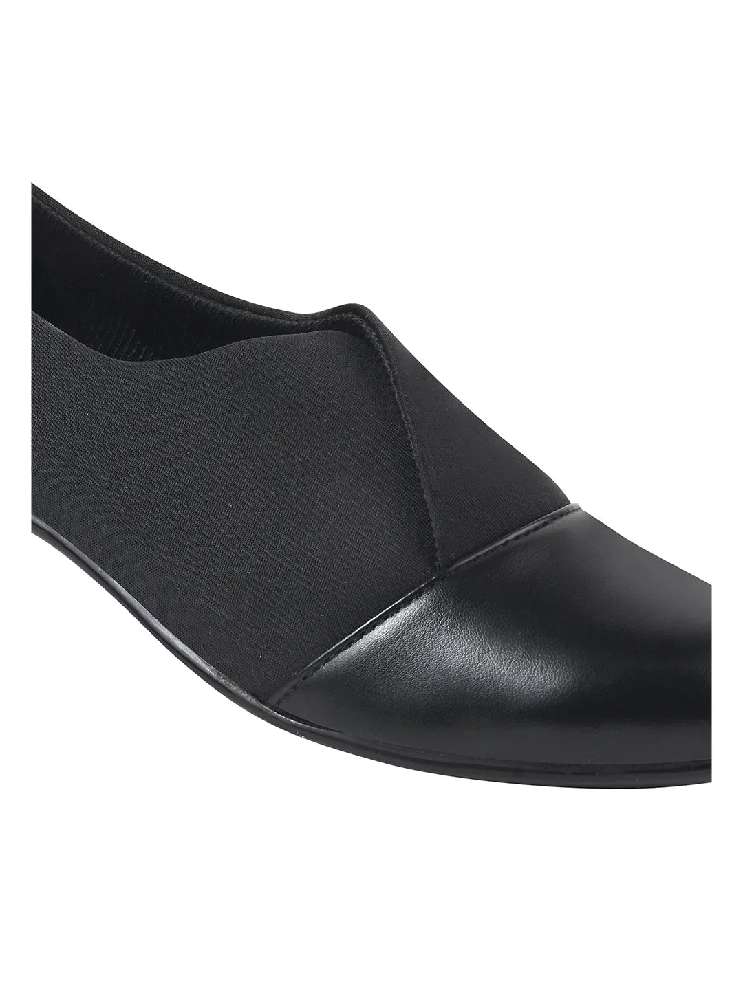Classic Two-Tone Formal Pumps