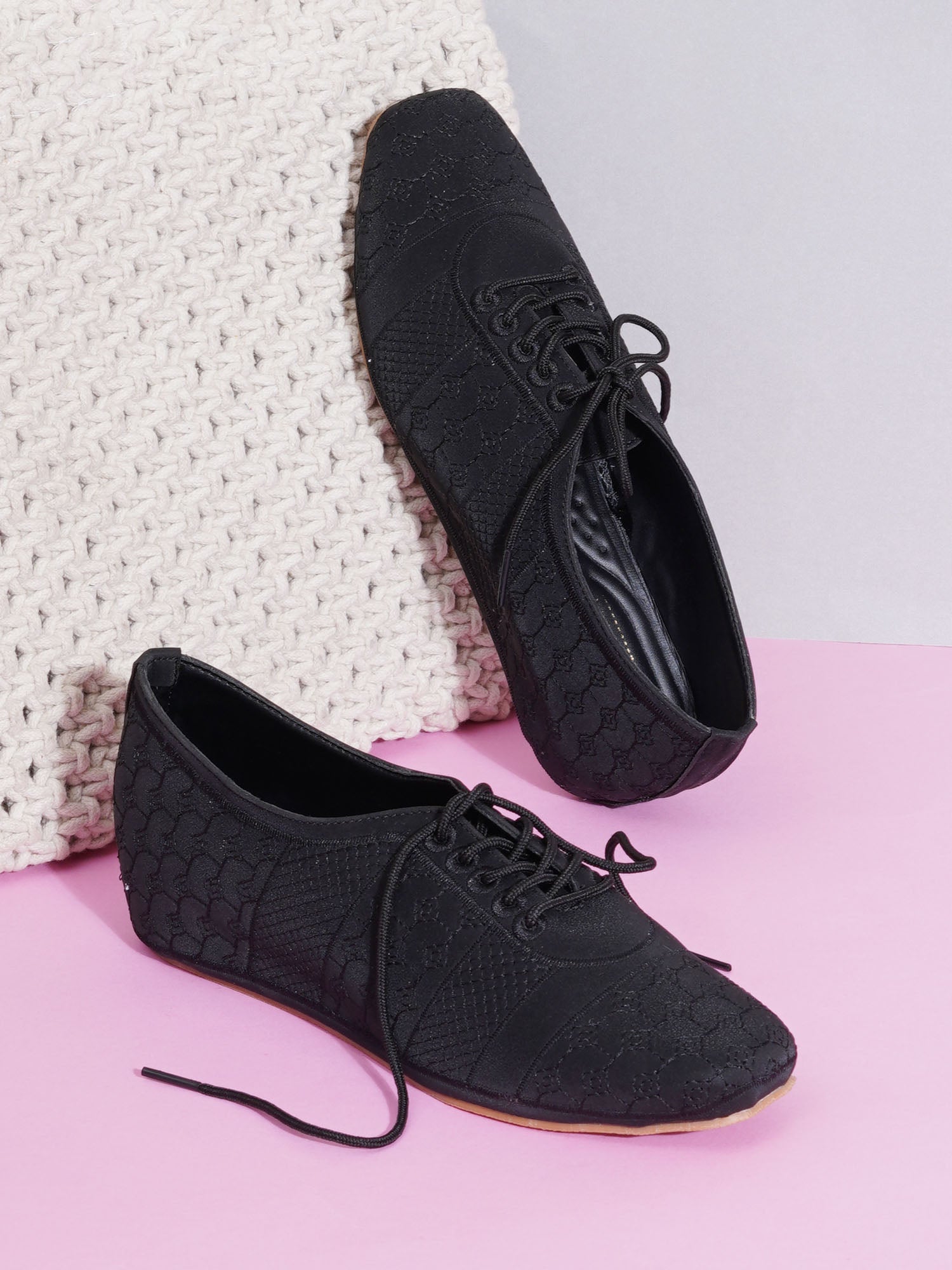 Textured Women's Lace-Up Oxford Casual Shoes