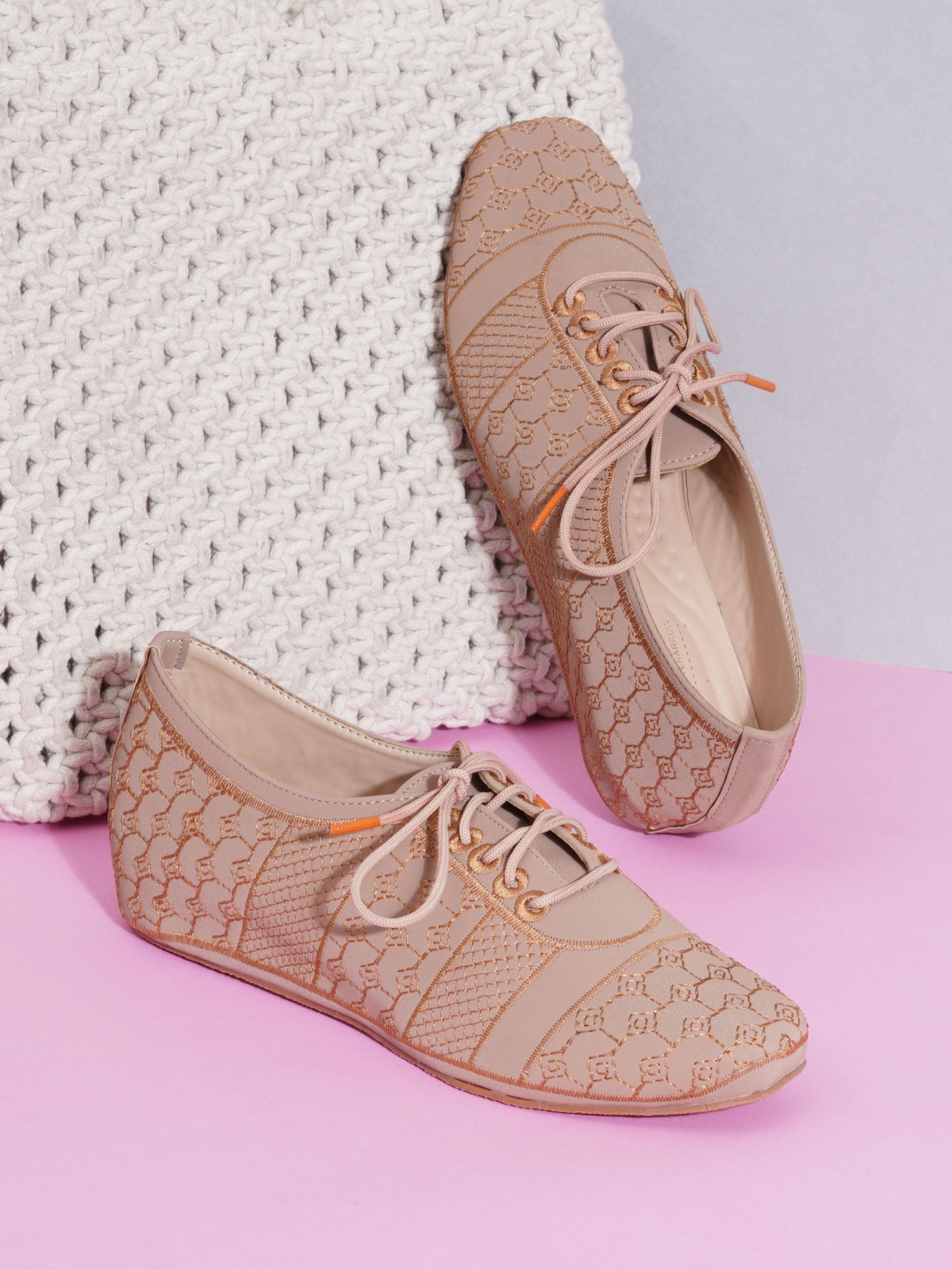 Textured Women's Lace-Up Oxford Casual Shoes