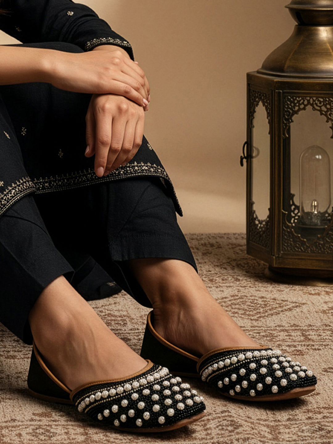 Pearl Embellished Ethnic Mojris bellies