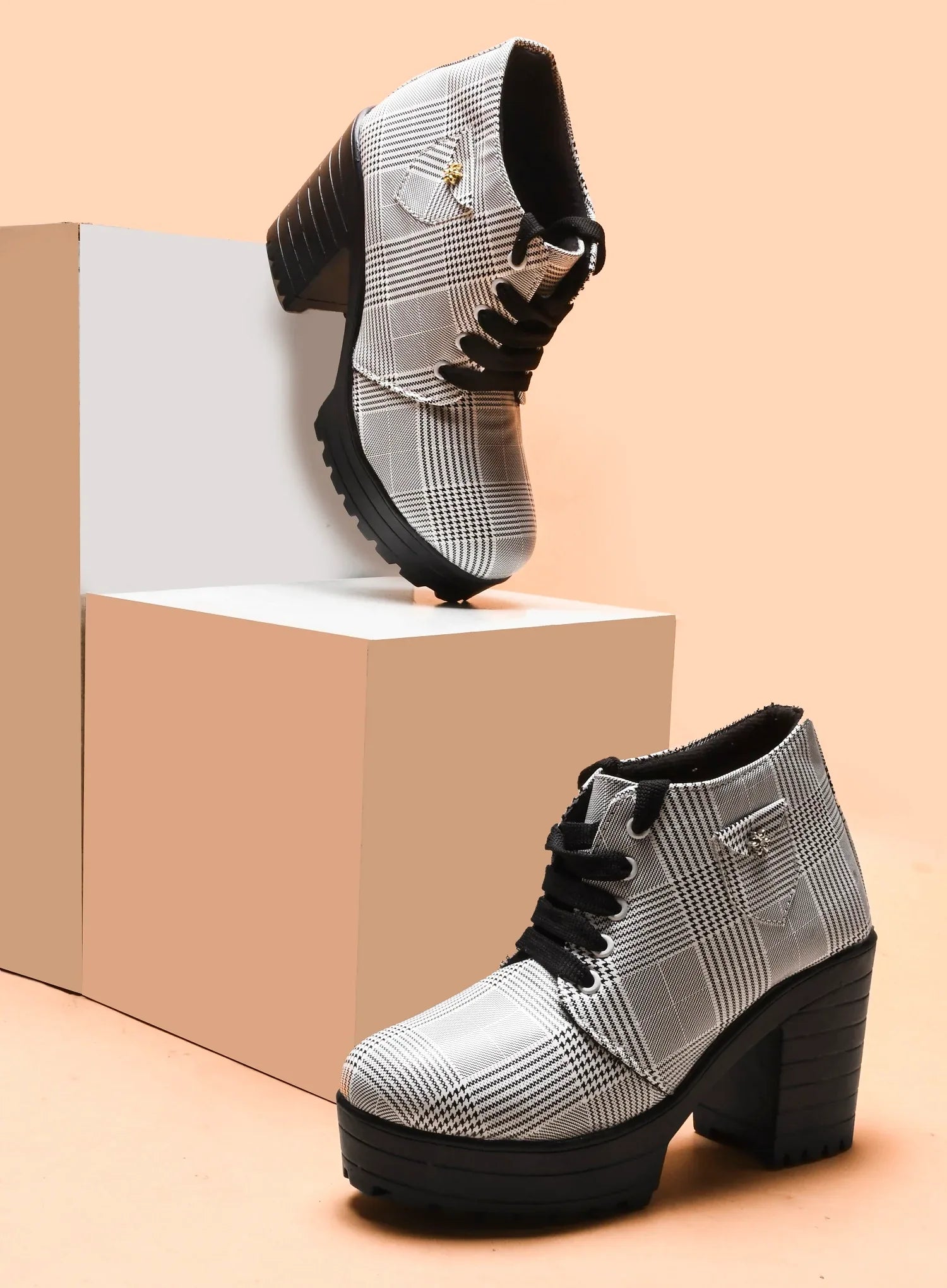 Women’s Casual Ankle Shoes with Check Pattern and Thick Sole