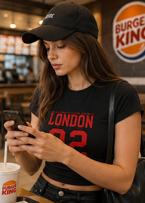 Fitted Sporty Graphic Crop T-Shirt – London 92 Print-black red