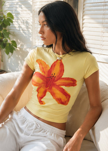 Oversized Floral Graphic Slim Fit Crop Top – Yellow