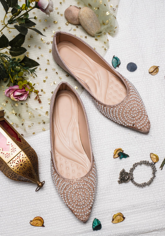 TRYME Round cut Pearl Stone Embellished Ethnic Juttis