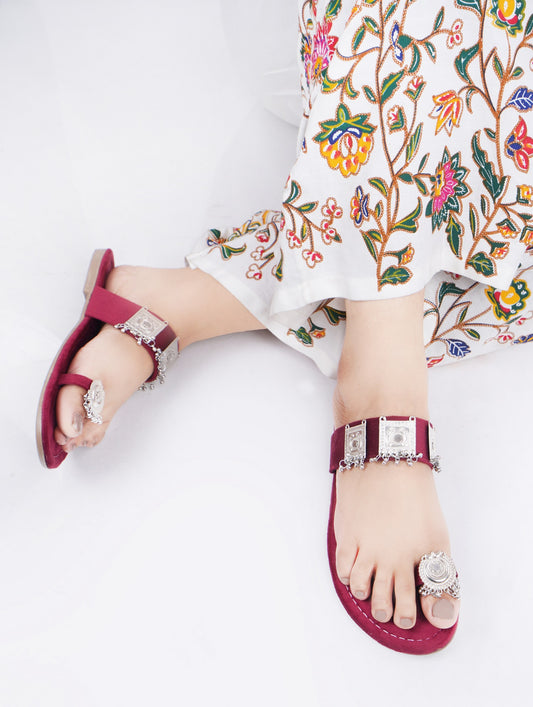 Heritage Silver Detail Toe-Post Flats