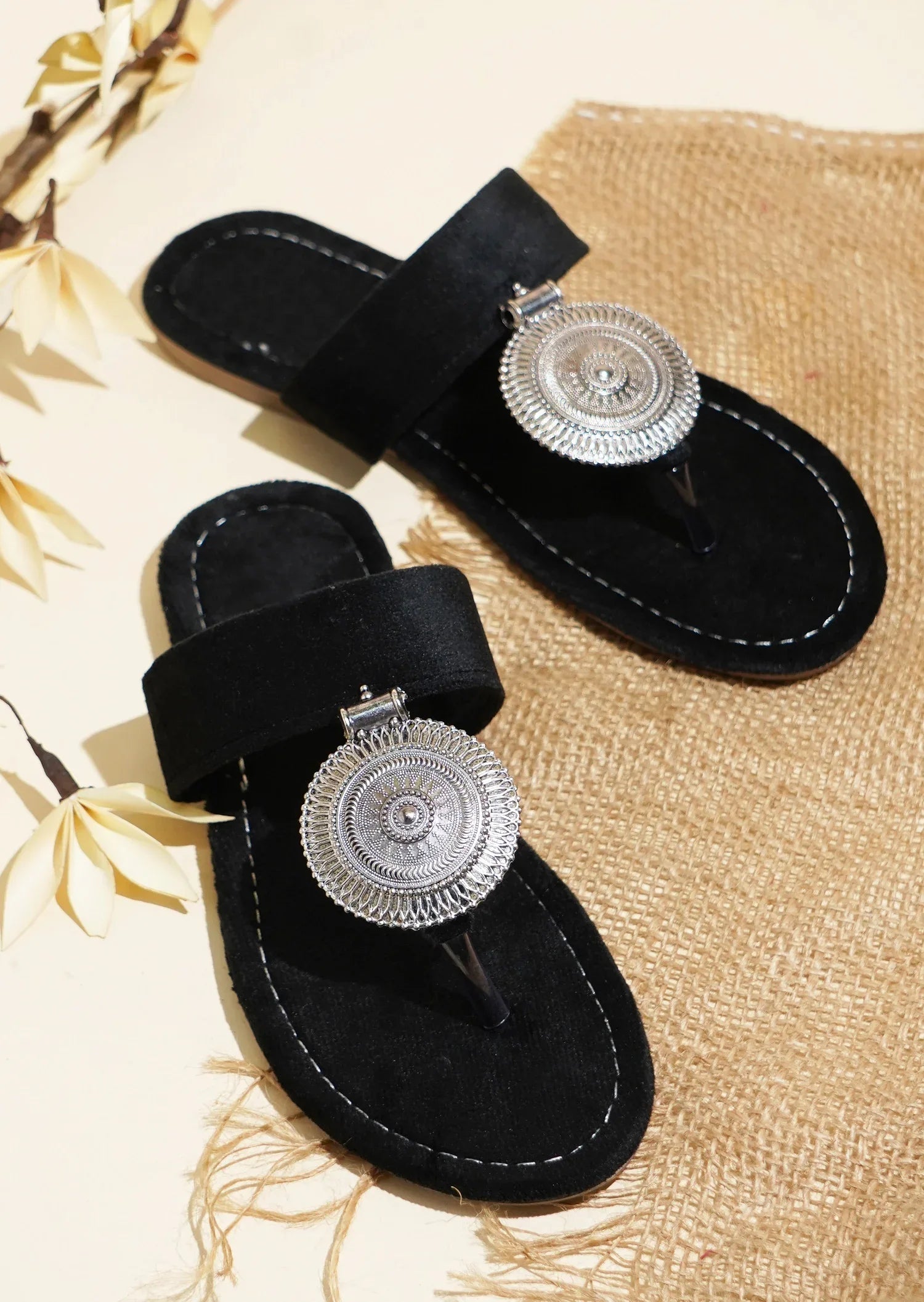 Minimal Ethnic Toe-Ring Flats