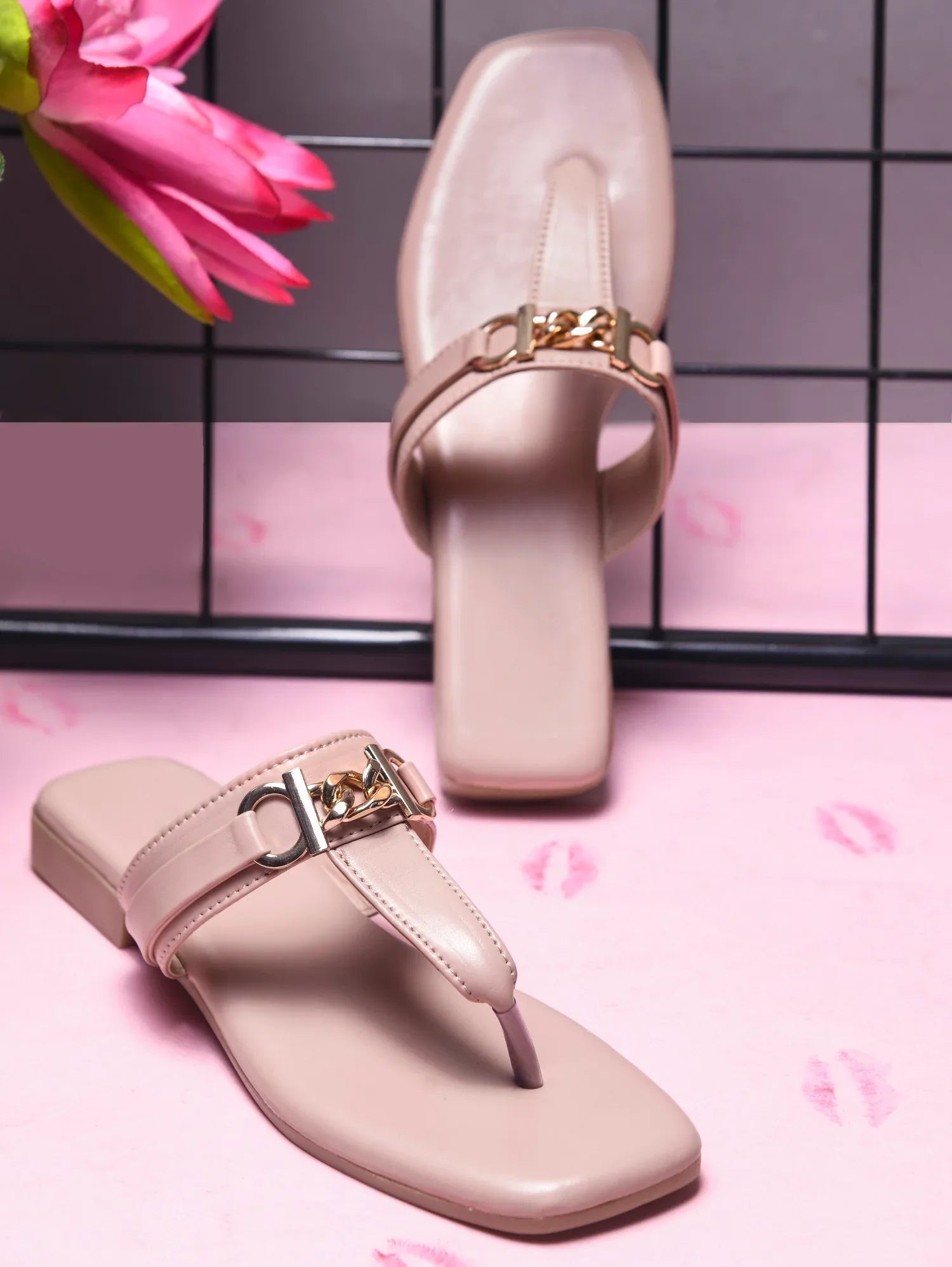 Elegant Chain Detail Flats