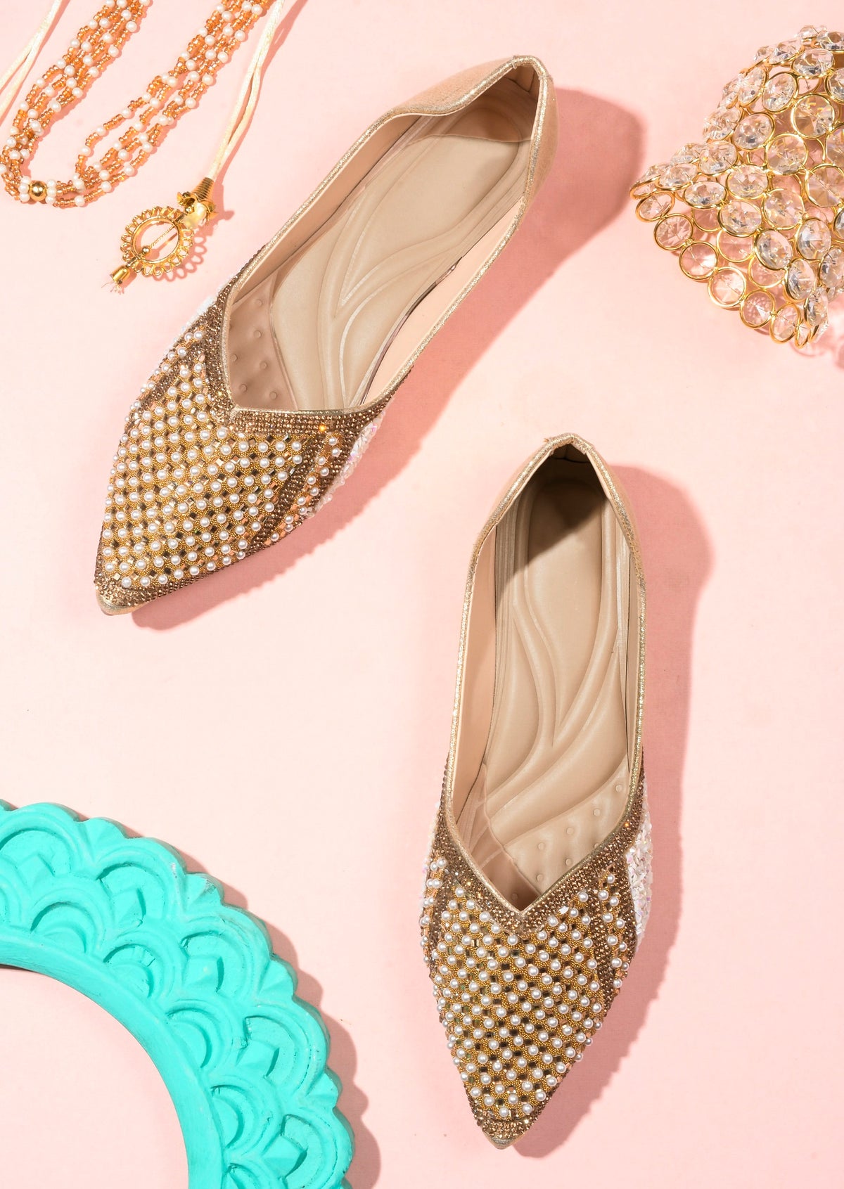 TRYME Ethnic Women's Stone Pearl Embellished Juttis