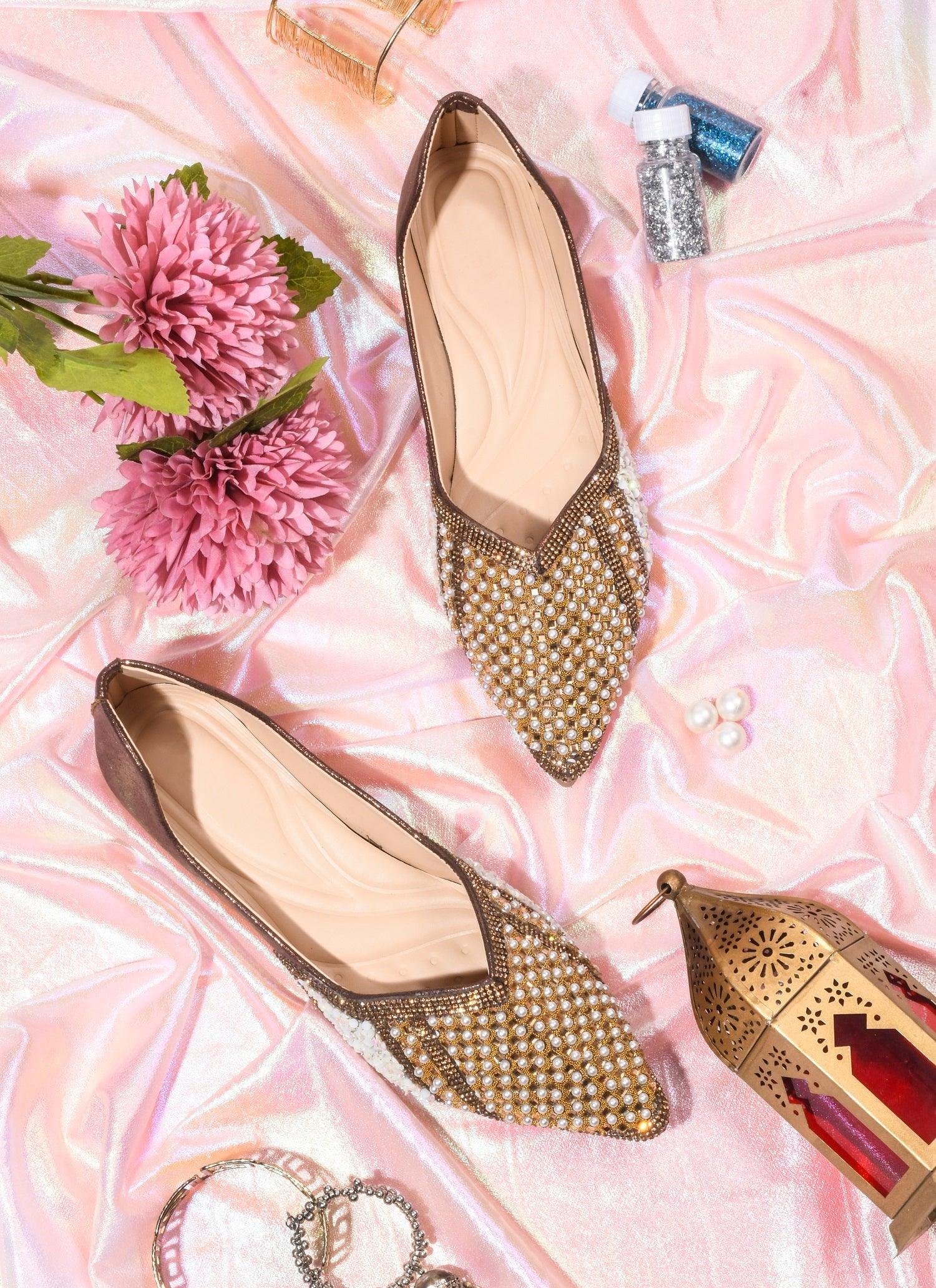TRYME Ethnic Women's Stone Pearl Embellished Juttis