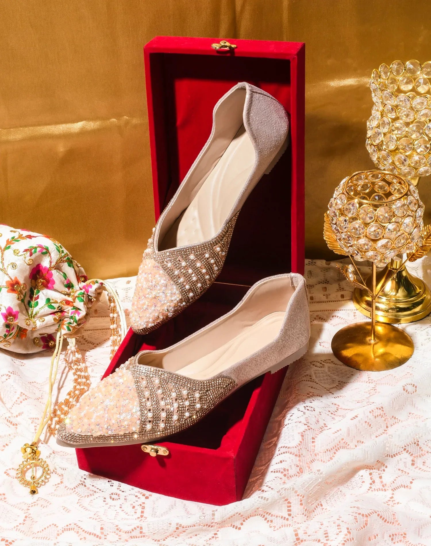TRYME Floral Embellished Stone Beaded Women's Festive Juttis