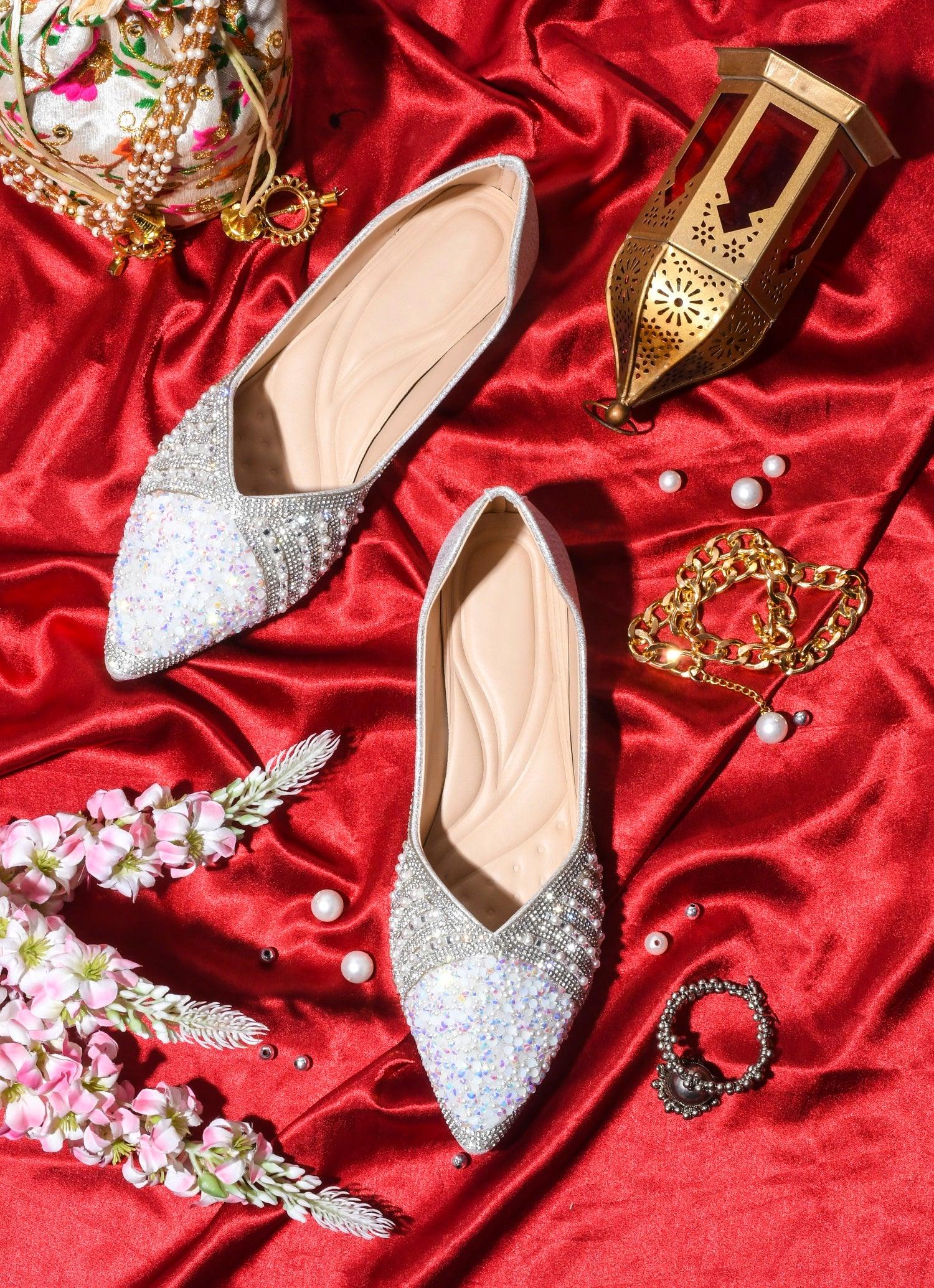TRYME Floral Embellished Stone Beaded Women's Festive Juttis