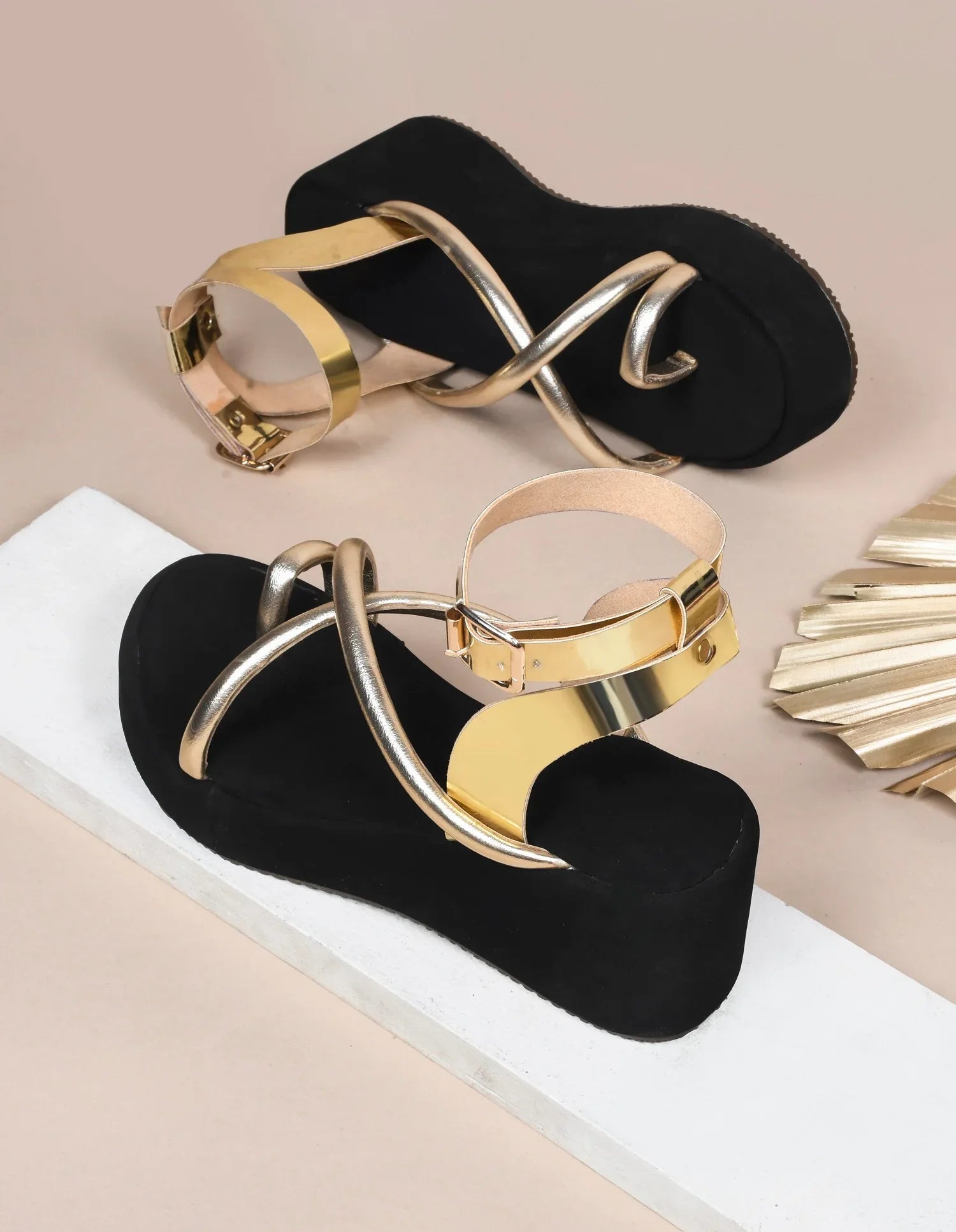 Metallic Toe-Loop Platform Sandals
