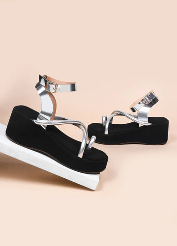 Metallic Toe-Loop Platform Sandals
