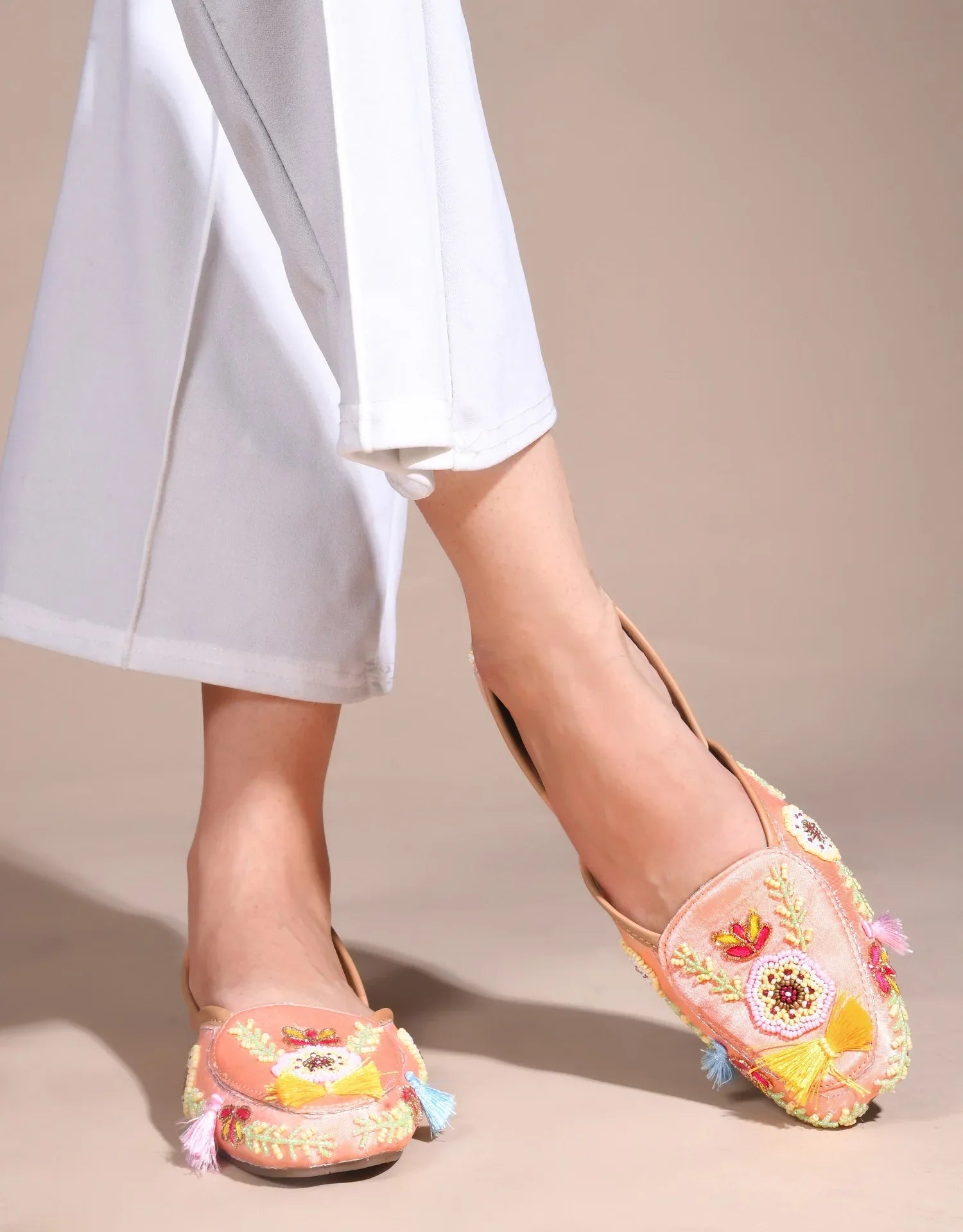 Floral Thread Embroidered Wedge Juttis