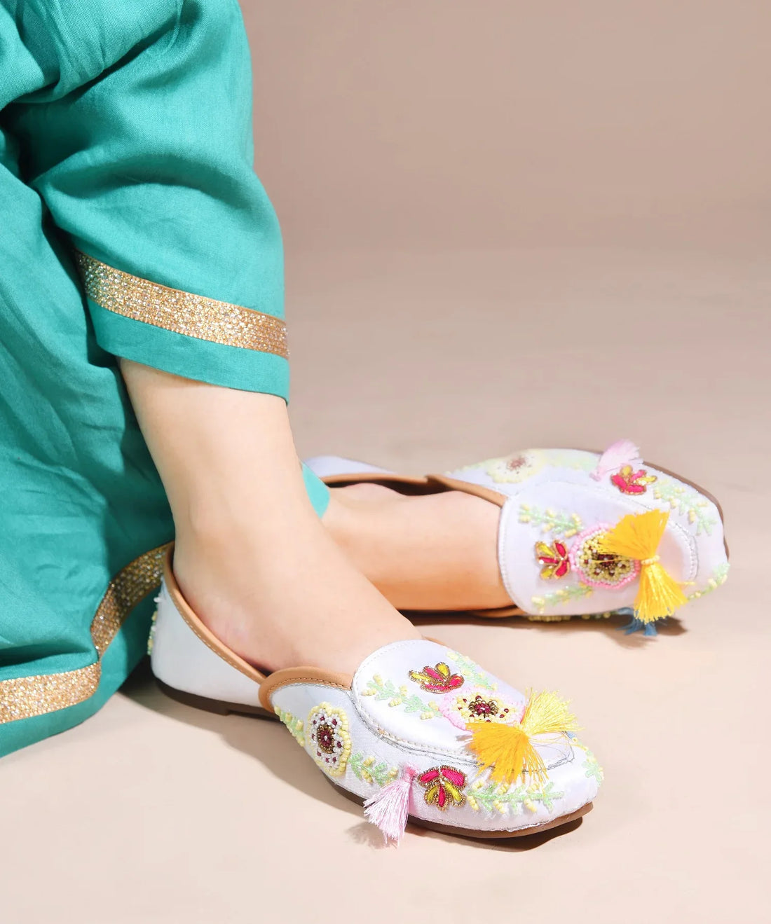 Floral Thread Embroidered Wedge Juttis