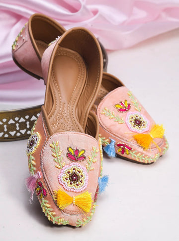 Floral Thread Embroidered Wedge Juttis