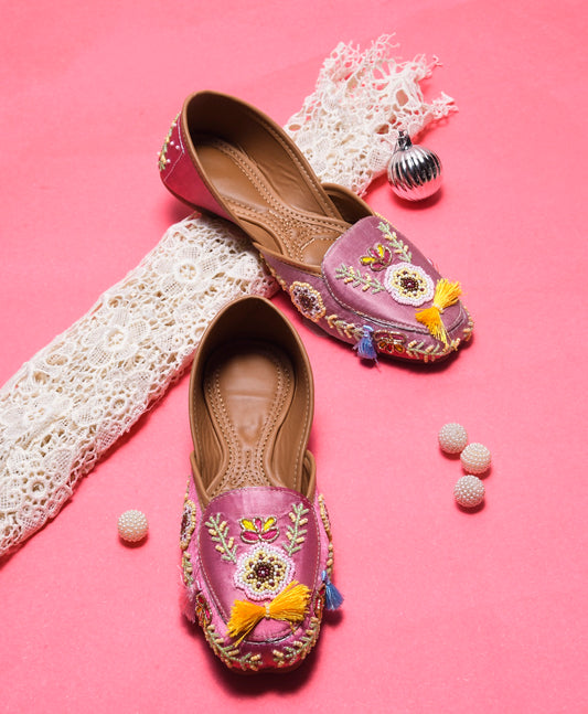 Floral Thread Embroidered Wedge Juttis