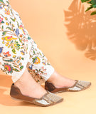 TRYME Ethnic Women's Stone Pearl Embellished Juttis