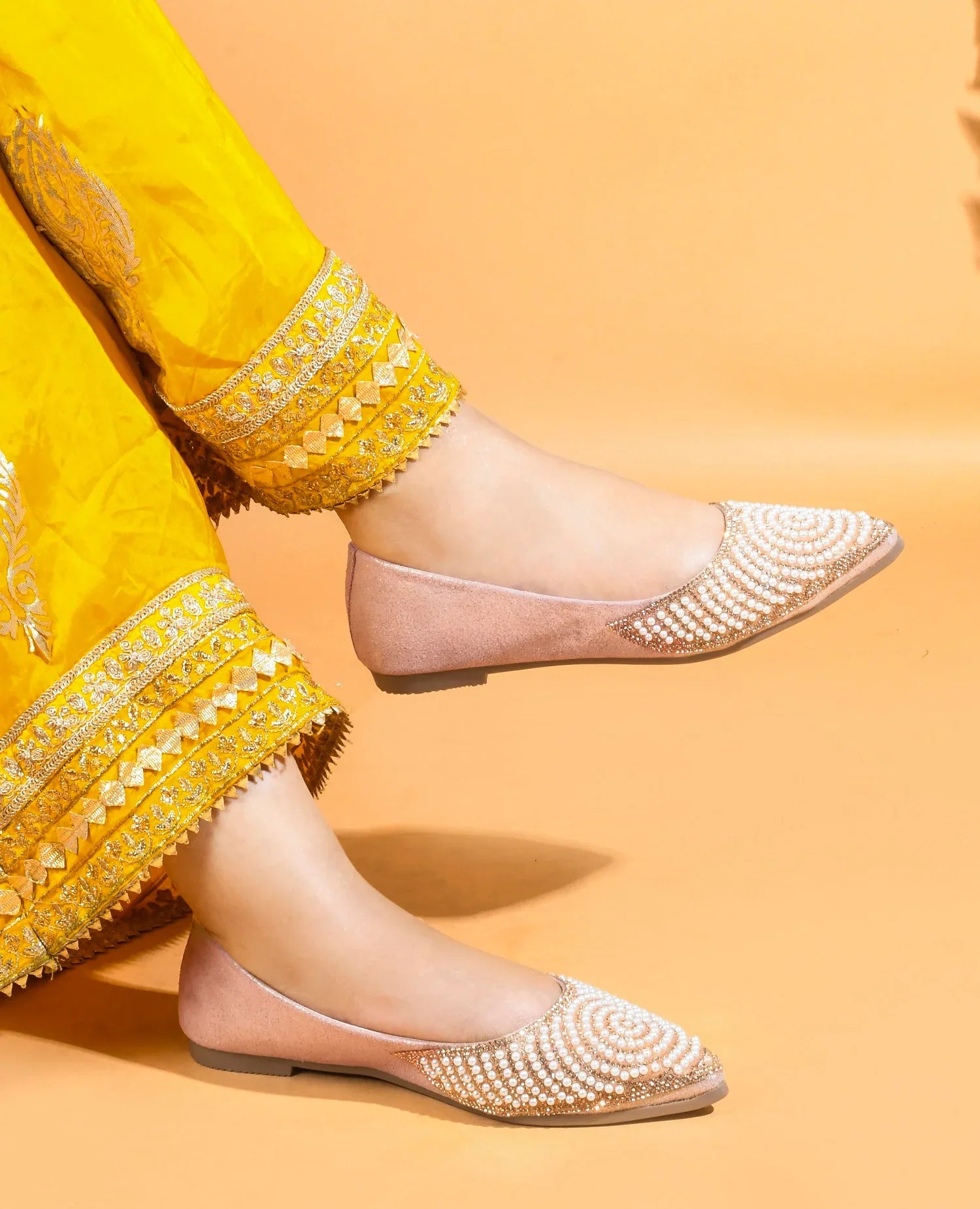 TRYME Round cut Pearl Stone Embellished Ethnic Juttis