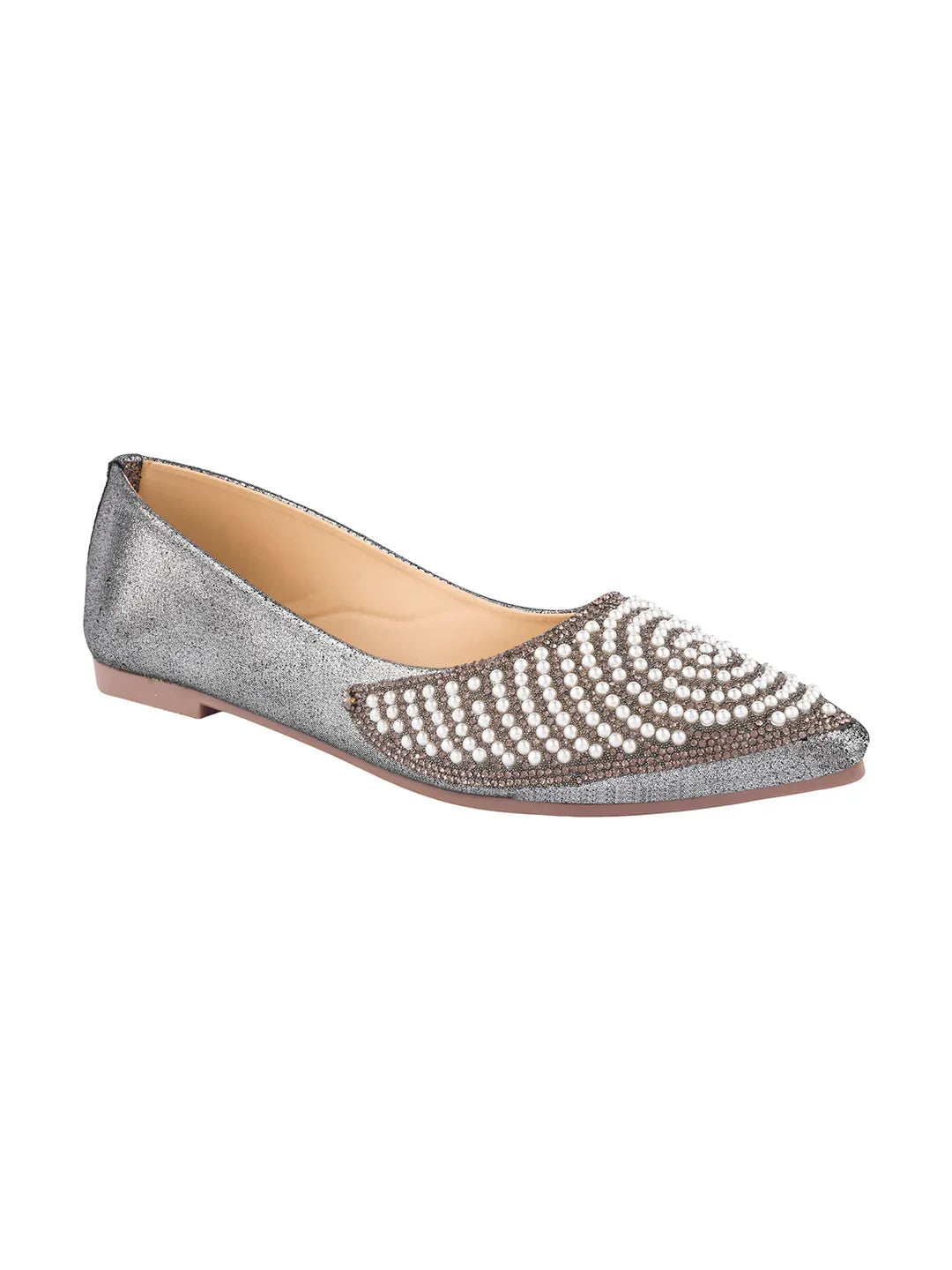 TRYME Round cut Pearl Stone Embellished Ethnic Juttis