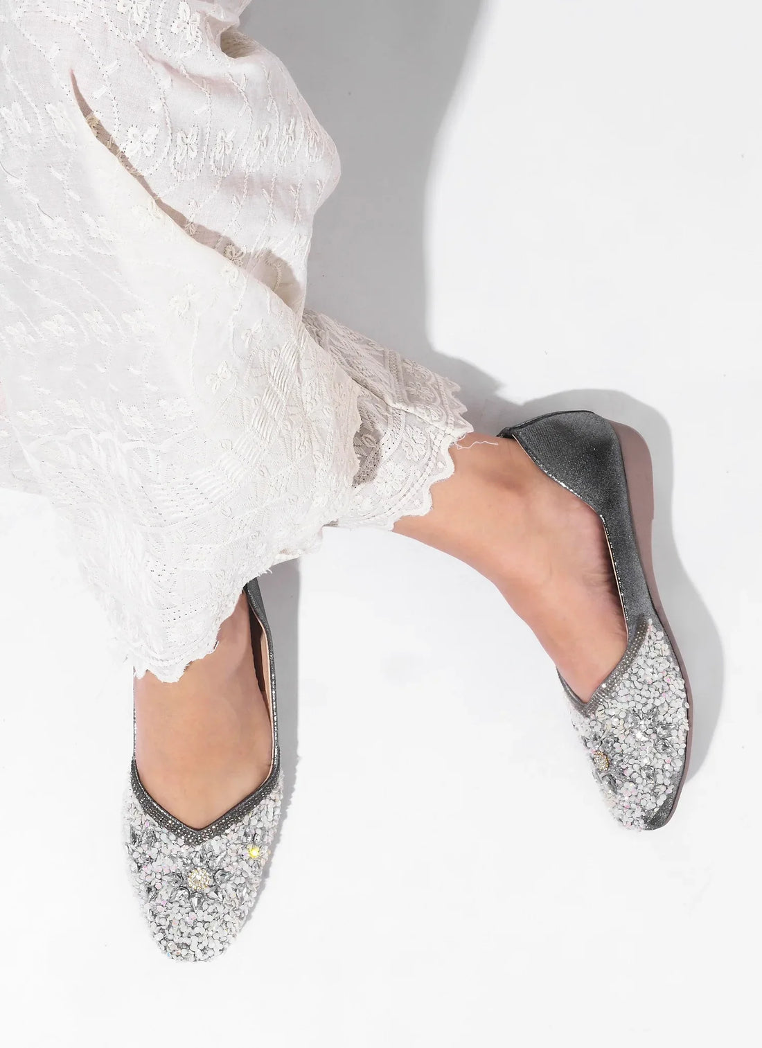 TRYME Floral Motfi Festive Stone Beaded Juttis For Women & Girl