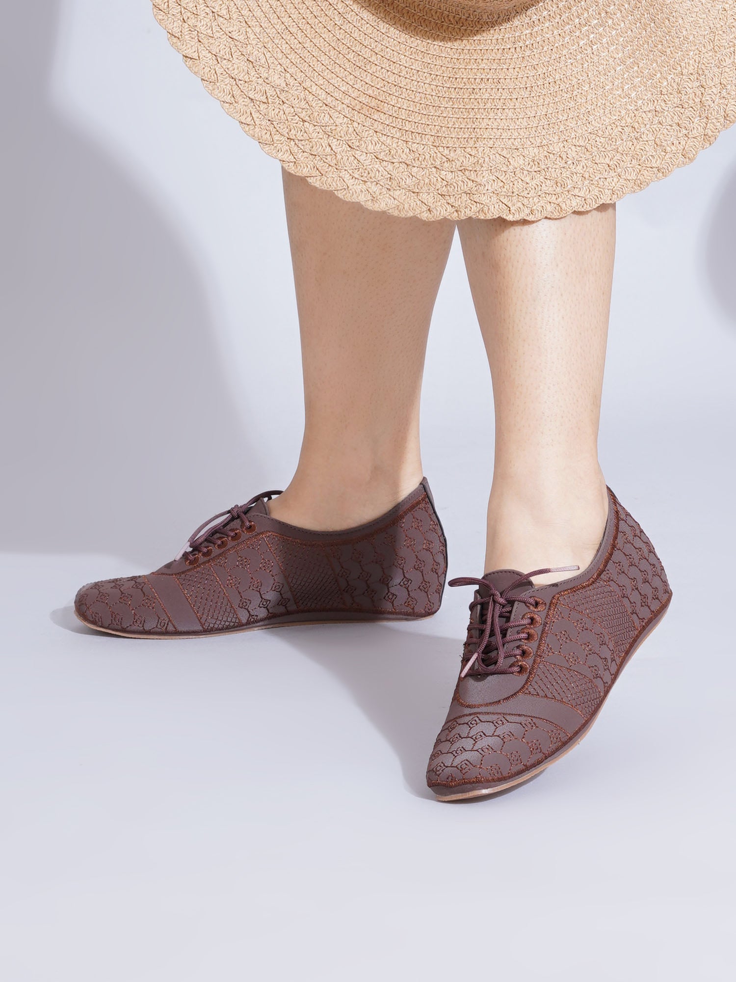 Textured Women's Lace-Up Oxford Casual Shoes