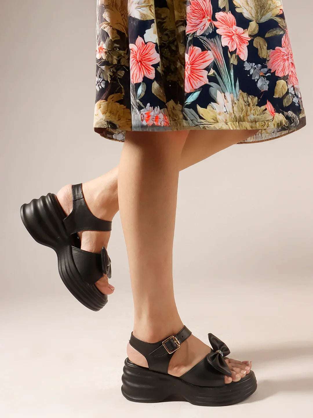 Modern Bow-Detail Casual Sandals