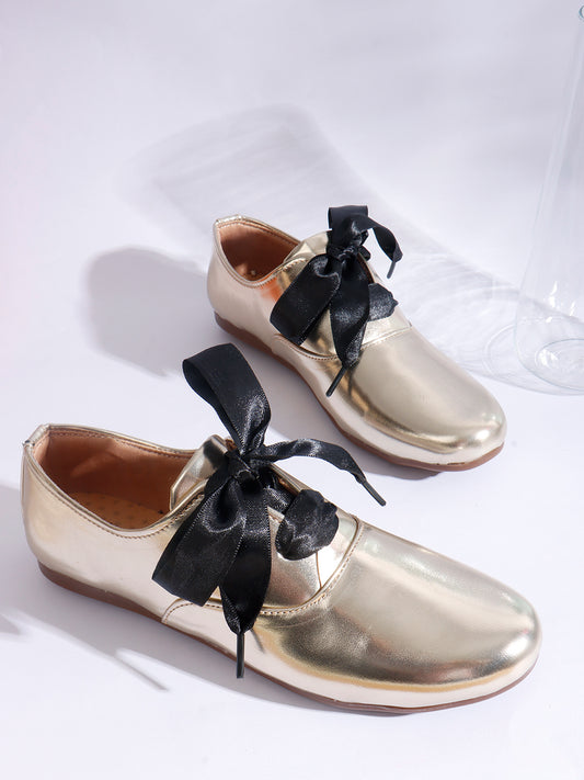 Metallic Charm Lace-Up Shoes