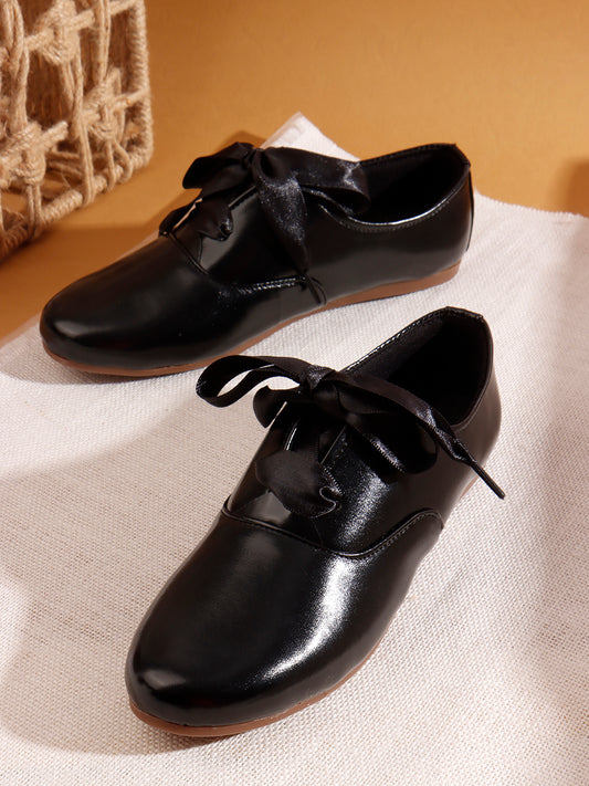 Metallic Charm Lace-Up Shoes