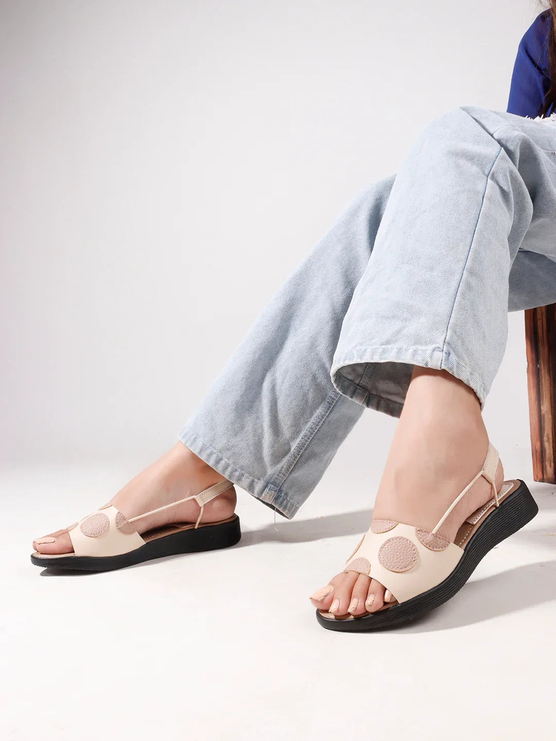 Elegant Textured Strap Daily Flats