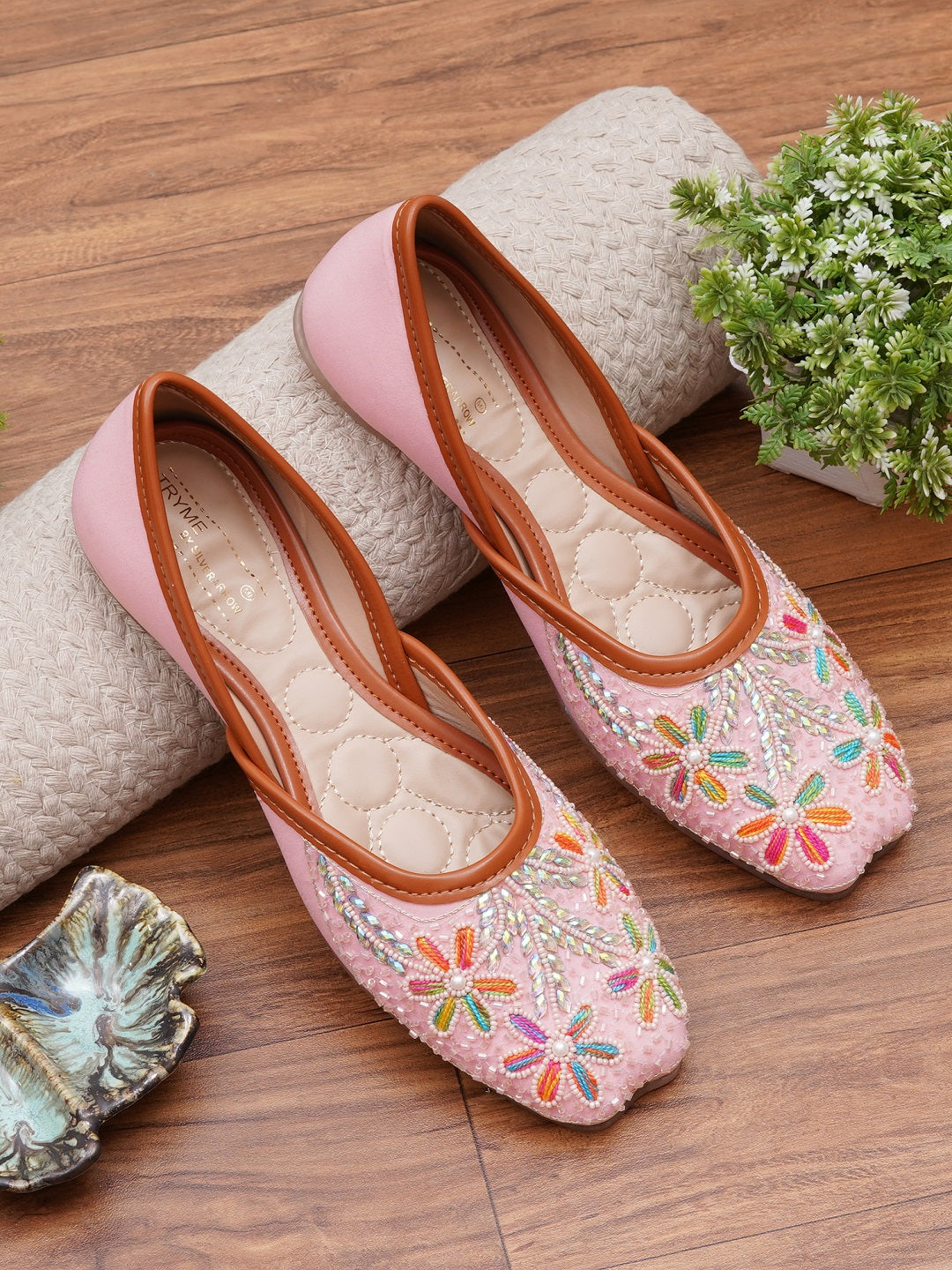 Daisy Charm Colorful Floral Embroidered Traditional Jutis