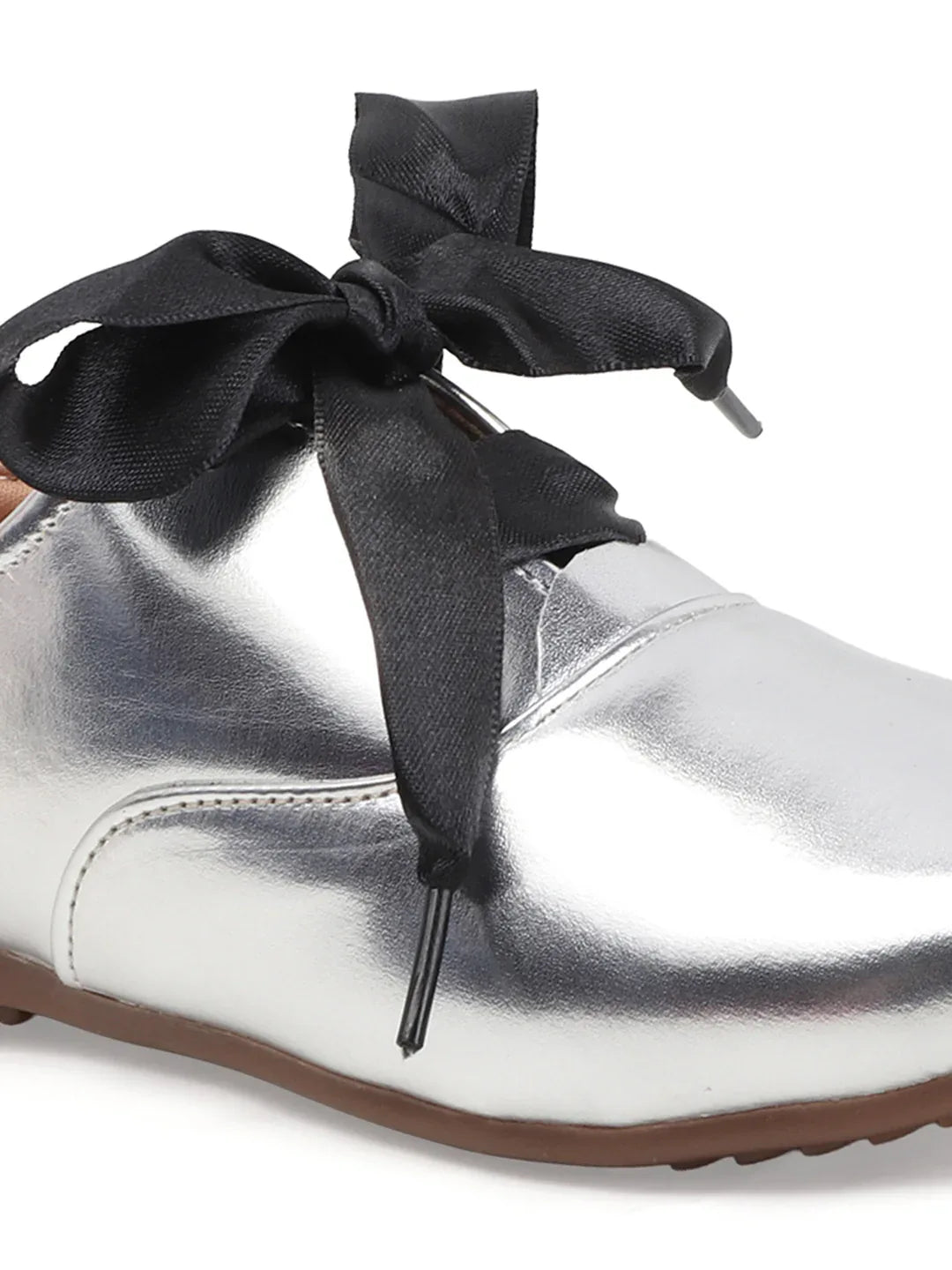 Metallic Charm Lace-Up Shoes