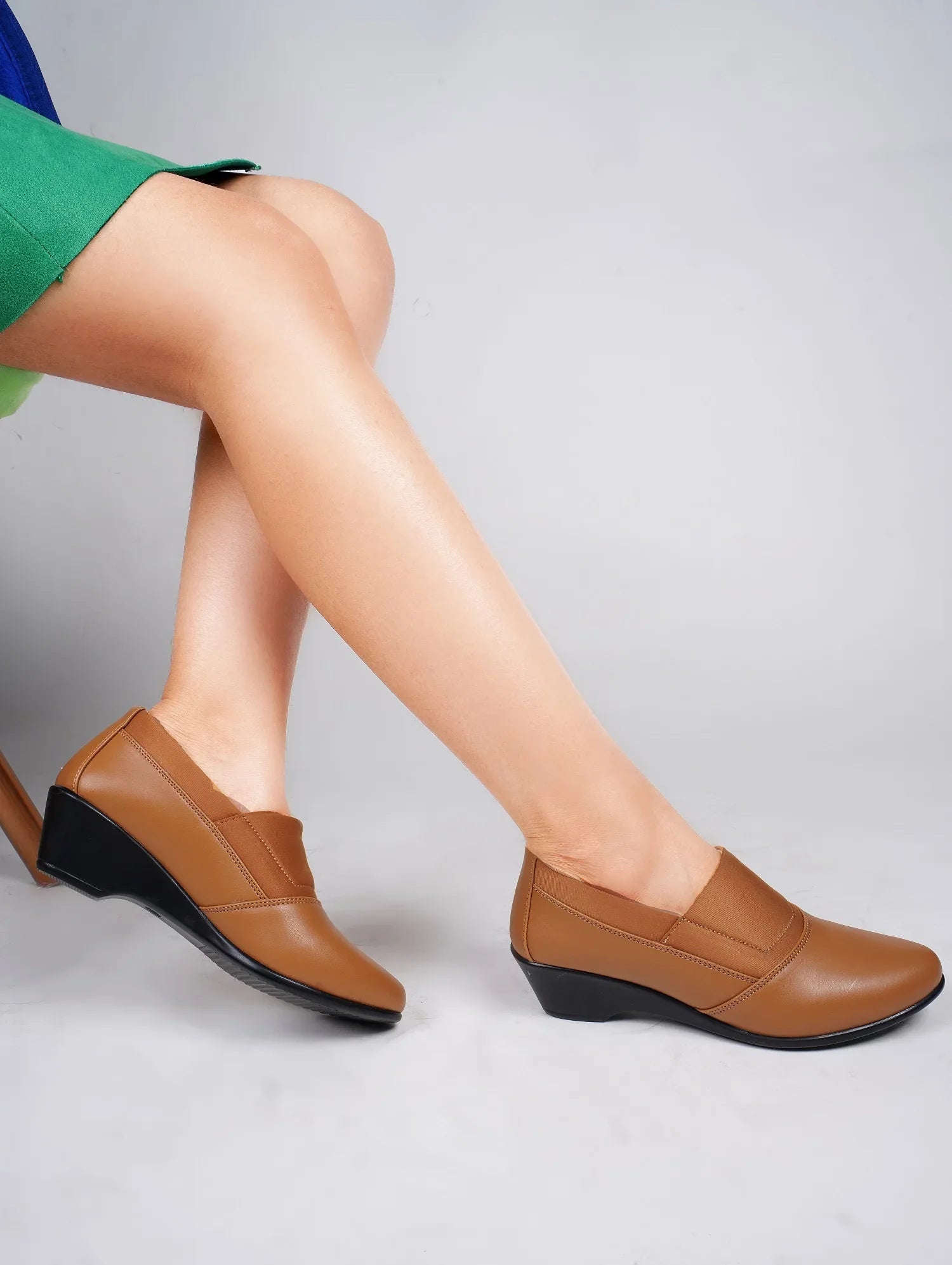 Minimal Office Wear Wedge Heel Pumps