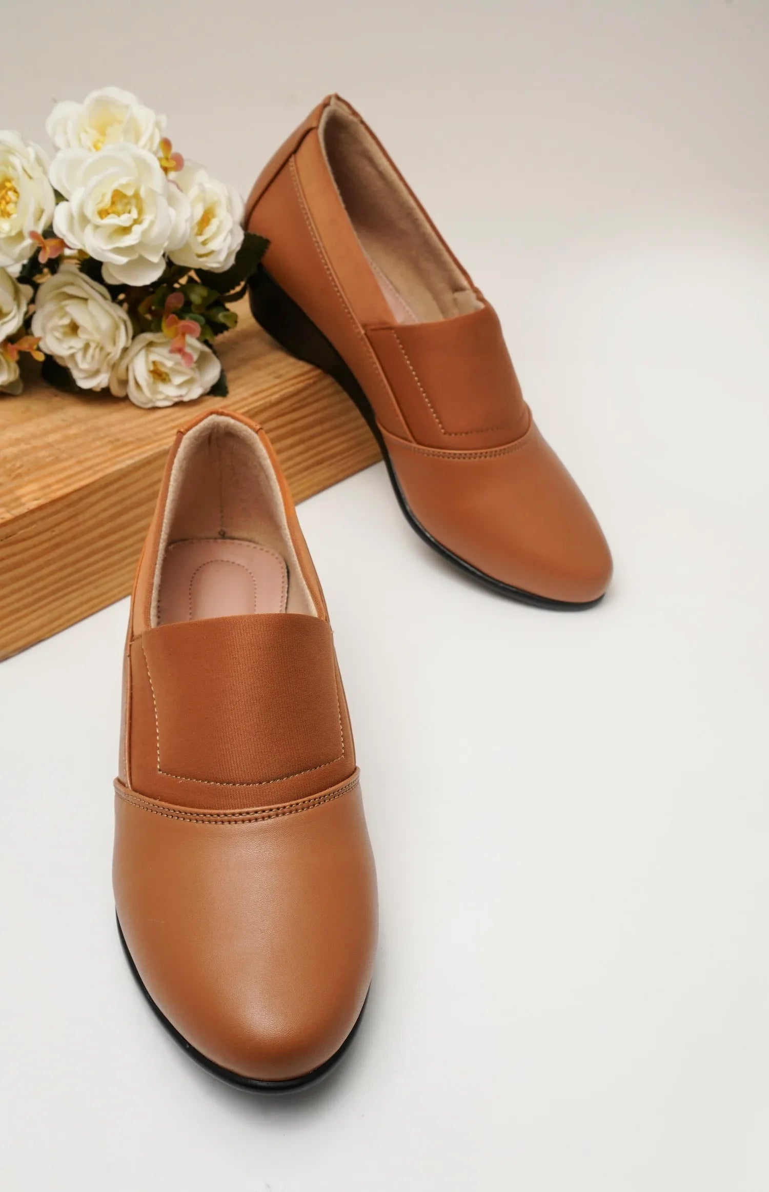 Minimal Office Wear Wedge Heel Pumps
